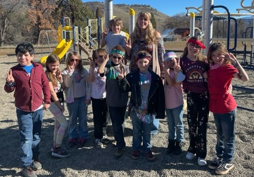 Picture of students in 2-3 dressed up.